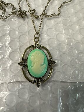cameo Mint and Cream Cameo Pendant Necklace with Leaf Accents